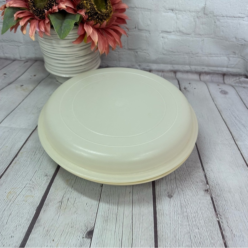 vintage tupperware serving center tray quiche pie pan seal